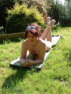 Gonzocbr - Playing in the Garden Free Pic 2