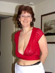 Jane Brown. Cleavage Outfit Free Pic 3