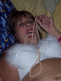 Milf MoonAynjl - Pearls Free Pic 3